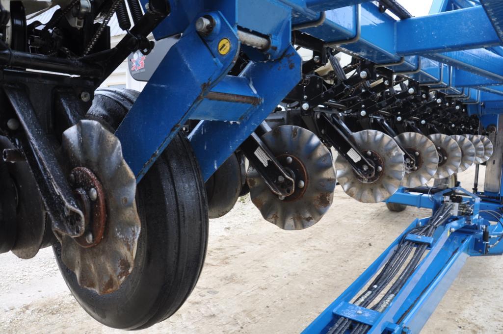 Kinze 3600 16 row 30" planter