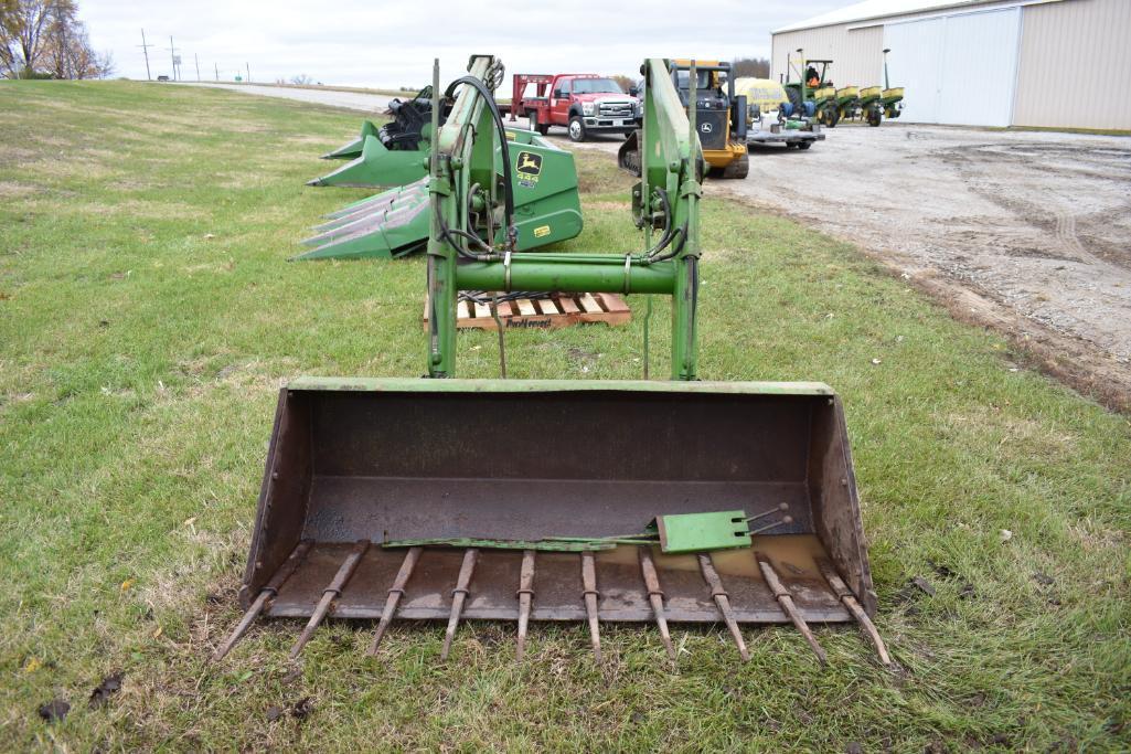 John Deere 148 loader