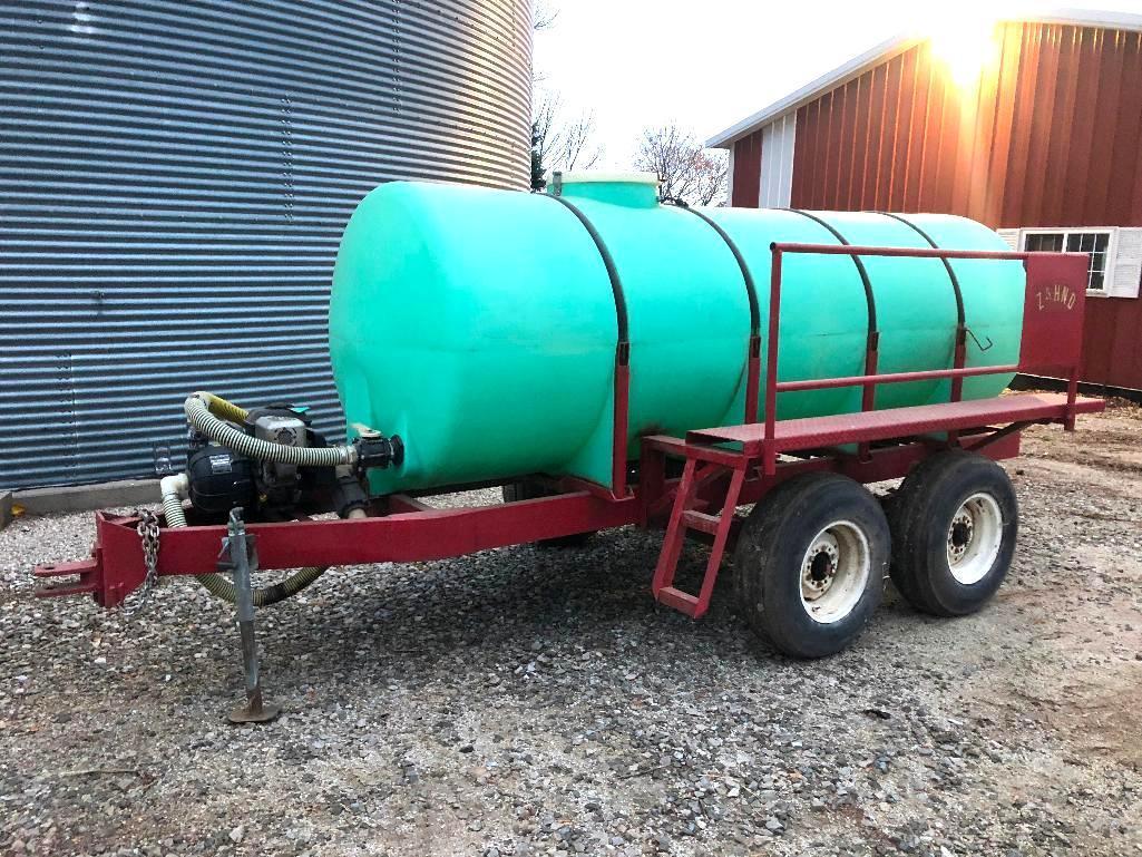 Tandem axle liquid tender trailer