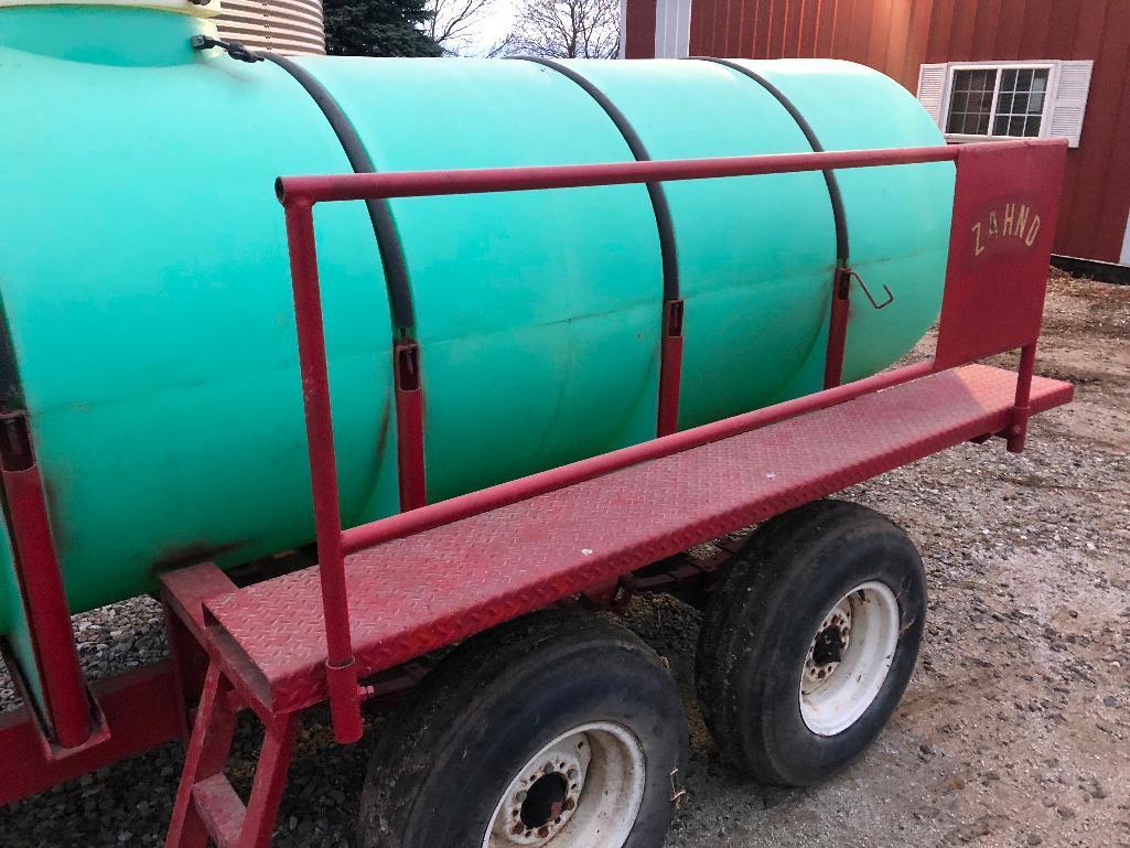 Tandem axle liquid tender trailer