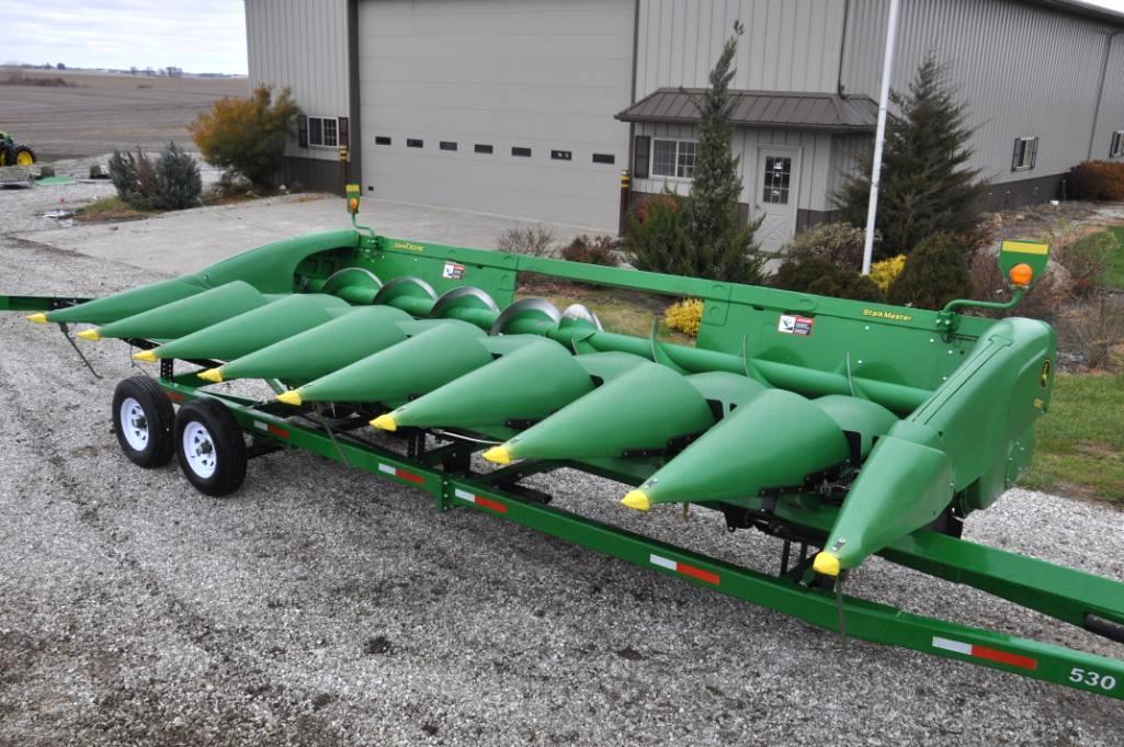 2016 John Deere 608C 8 row 30" StalkMaster chopping corn head