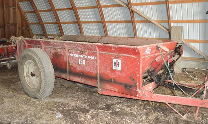 IHC 130 manure spreader