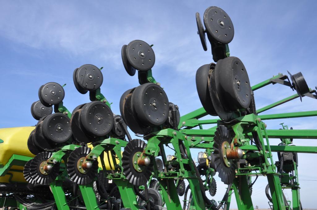 2007 John Deere 1790 CCS 16/32 planter