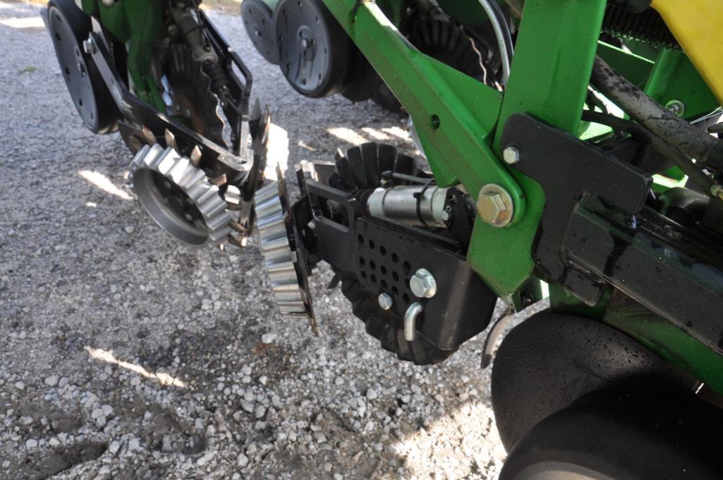 2007 John Deere 1790 CCS 16/32 planter