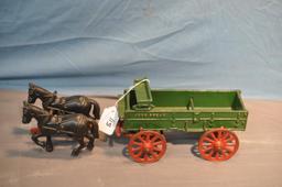 CAST IRON JOHN DEERE HORSE AND WAGON