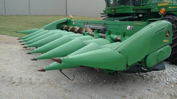 2011 John Deere 608C 8 row 30" StalkMaster chopping corn head