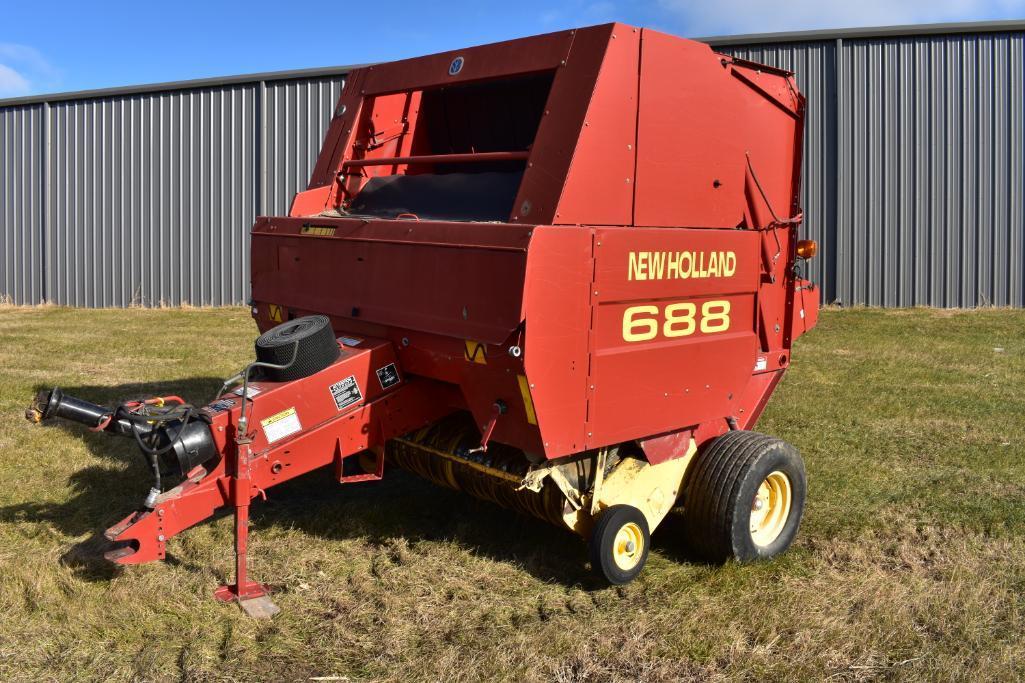 2001 New Holland 688 round baler