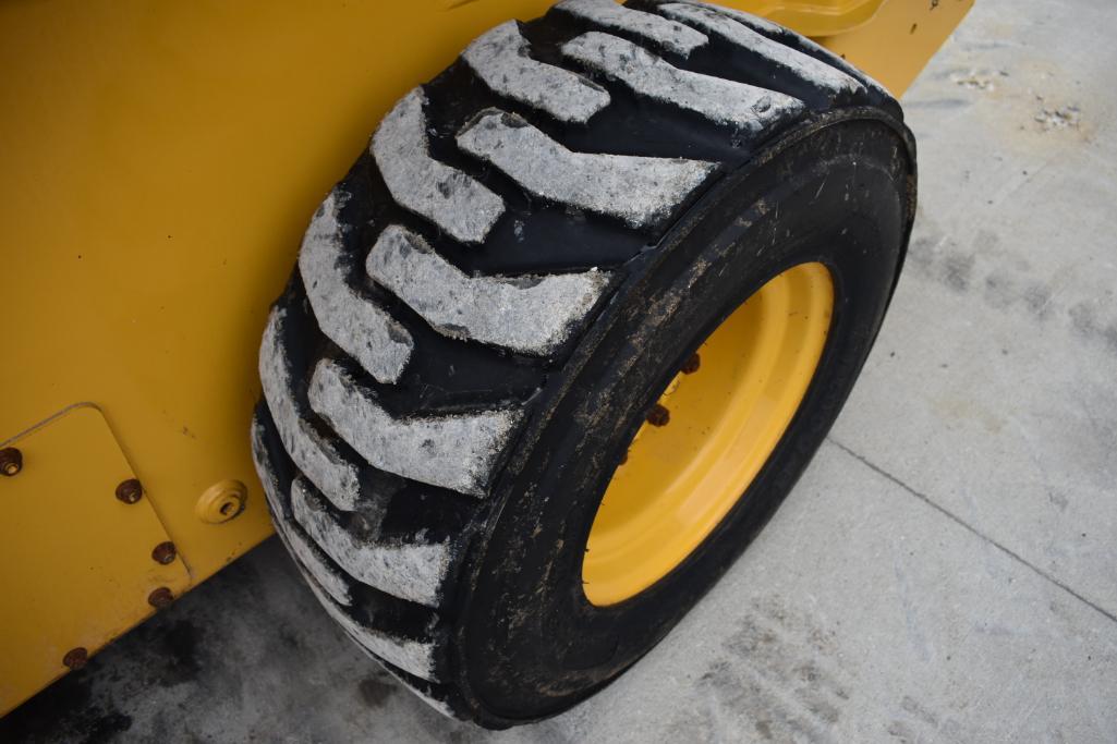 2015 John Deere 326E skidsteer