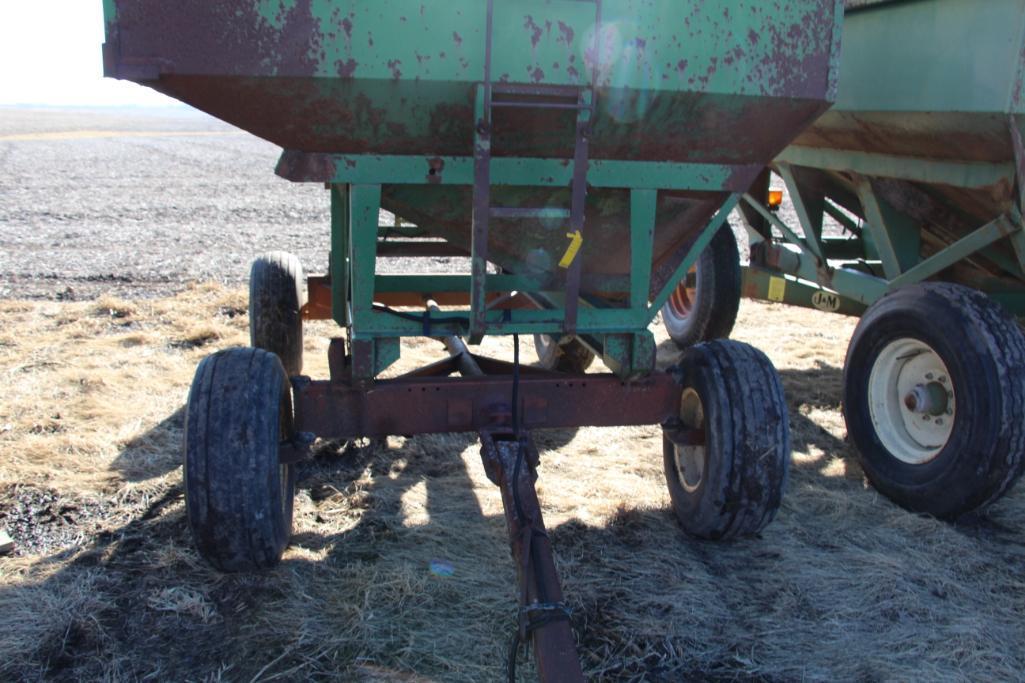 Bradford 225 gravity wagon on Lindsay 8 ton gear