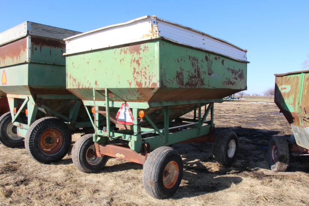 Bradford 225 gravity wagon on Lindsay 8 ton gear