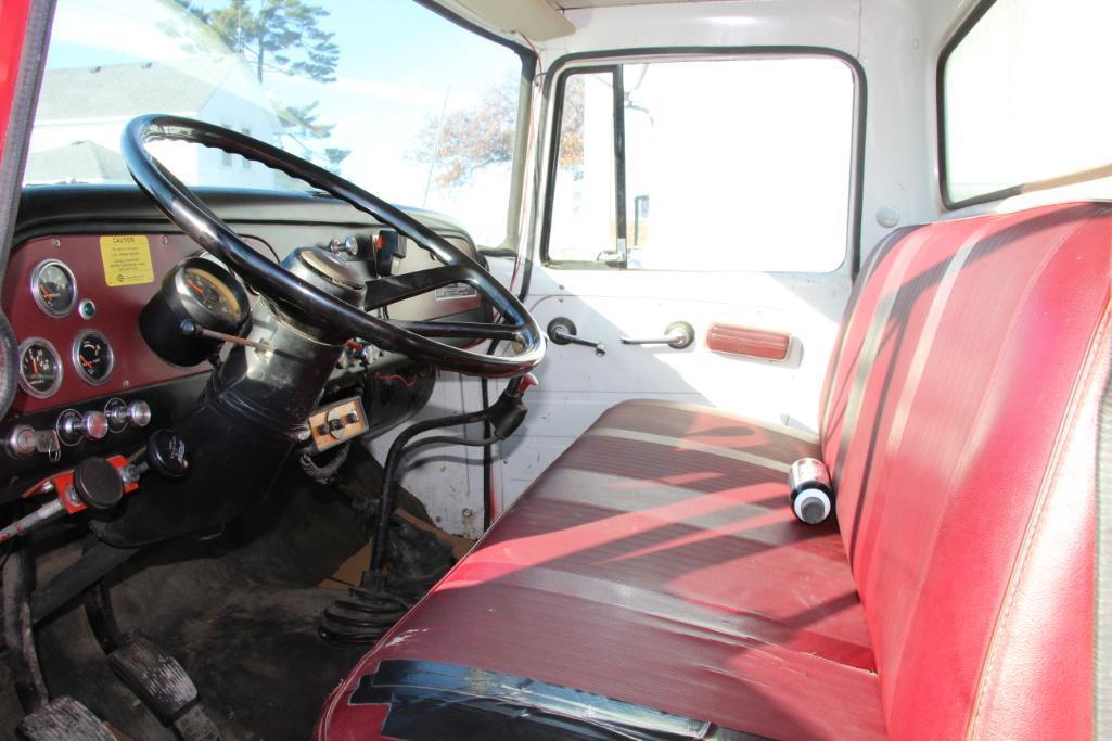 1976 International Harvester 1600 Loadstar single axle grain truck