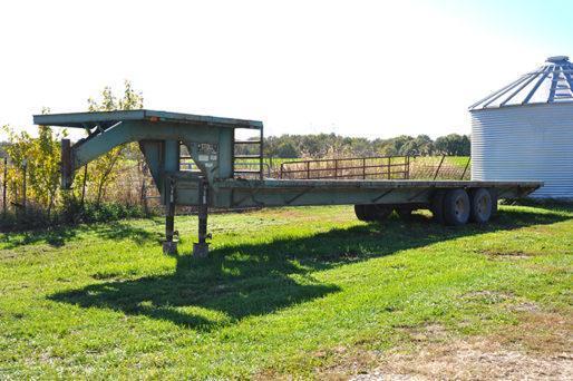 Stoll 32" gooseneck flatbed trailer