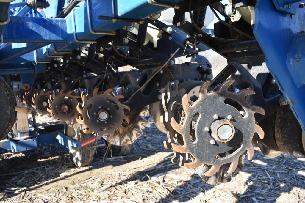 2011 Kinze 3600 12/23 planter