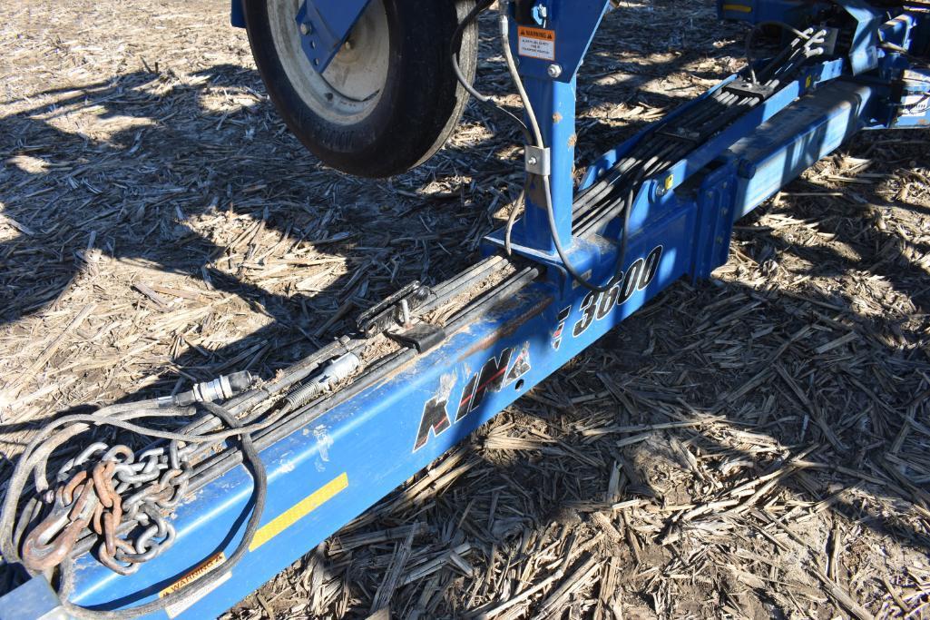 2011 Kinze 3600 12/23 planter