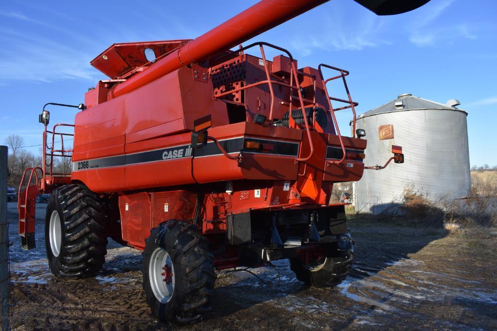 2004 Case-IH 2366 4wd combine