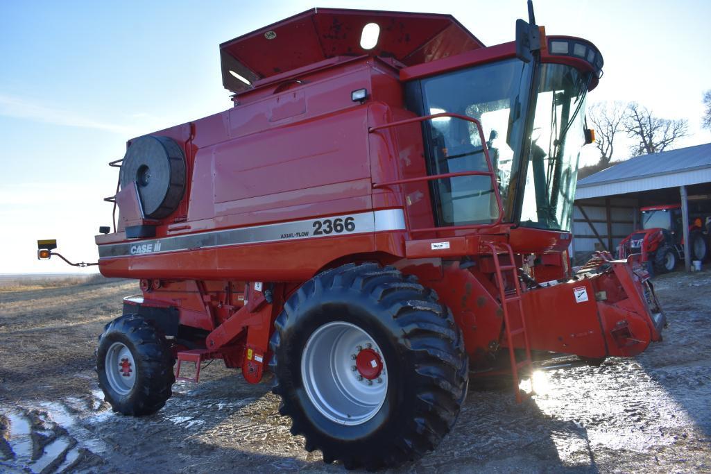 2004 Case-IH 2366 4wd combine