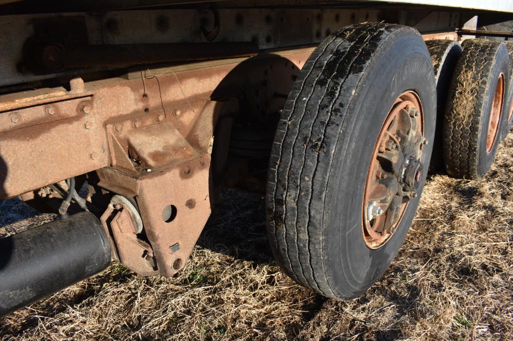 1991 Volvo grain truck