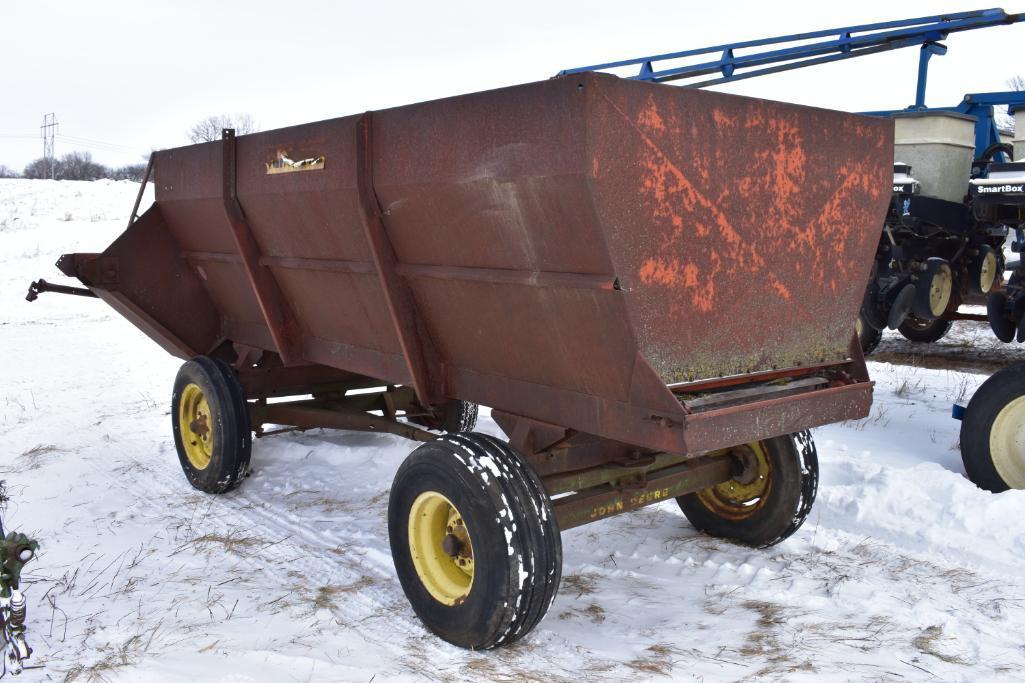 FarmHand 8' x 12' silage wagon