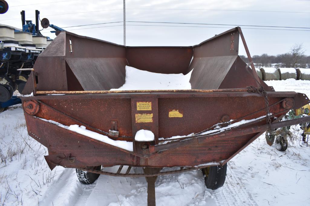 FarmHand 8' x 12' silage wagon