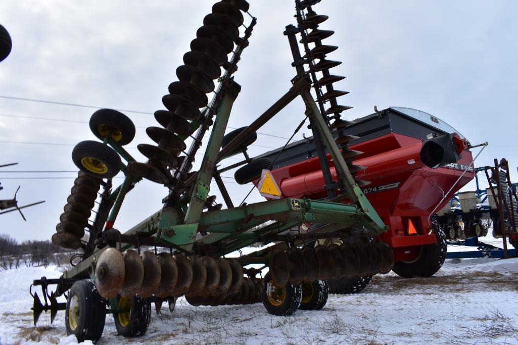 John Deere 235 28' disk