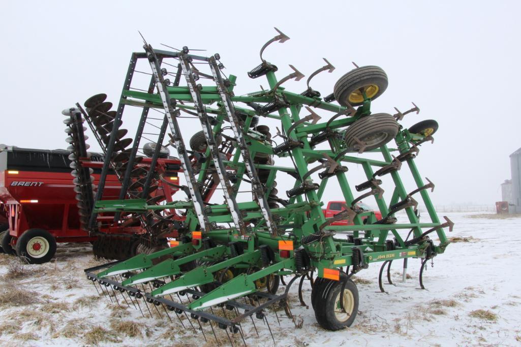 2001 John Deere 980 28'6" field cultivator