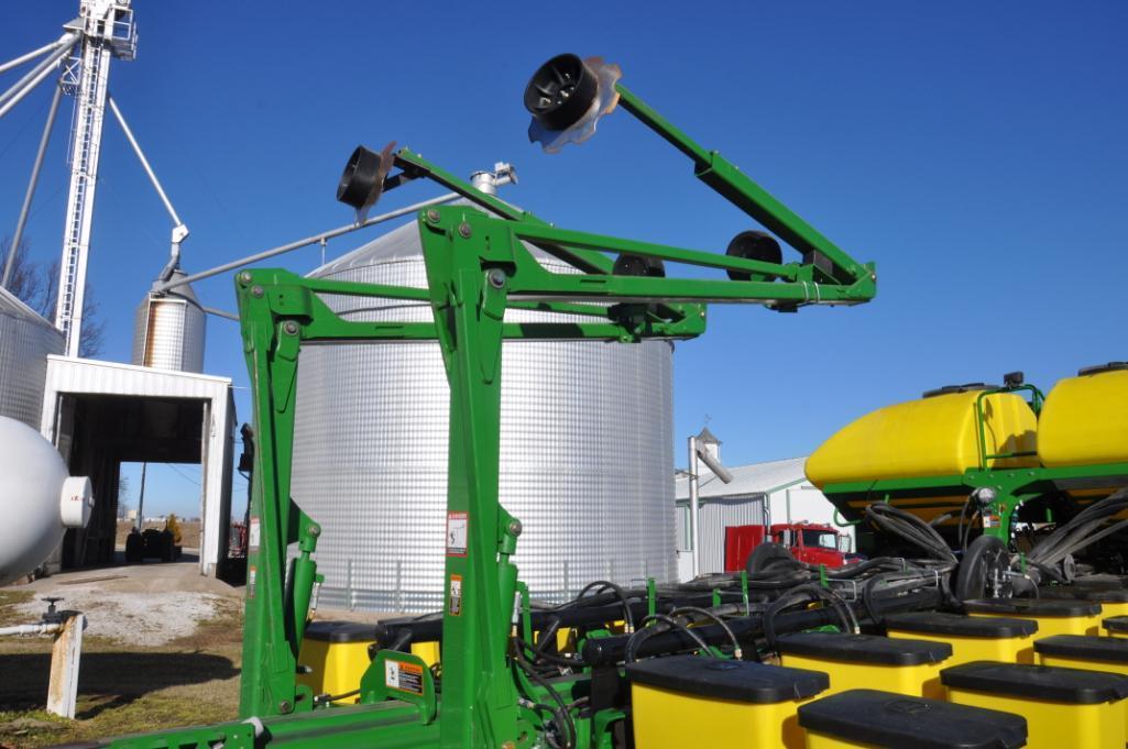 2013 John Deere 1770NT CCS 16 row 30" planter