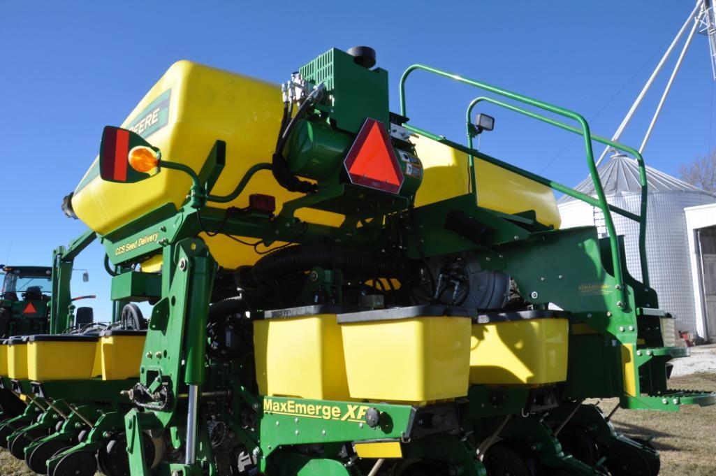 2013 John Deere 1770NT CCS 16 row 30" planter