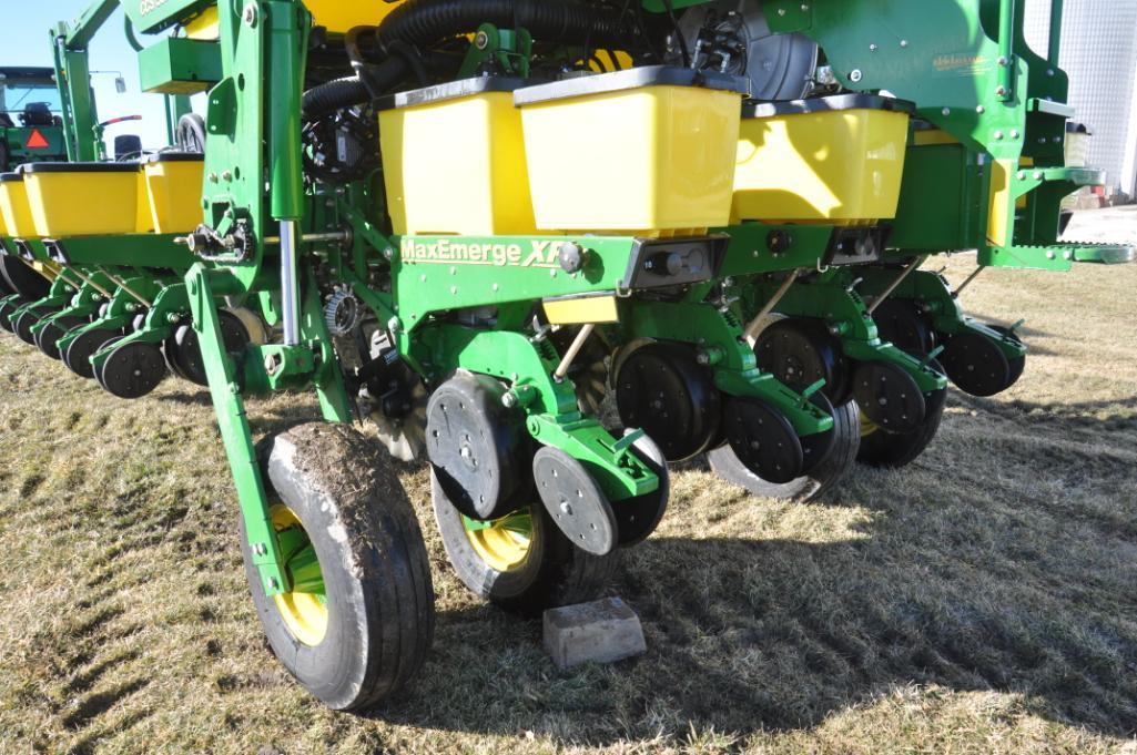 2013 John Deere 1770NT CCS 16 row 30" planter