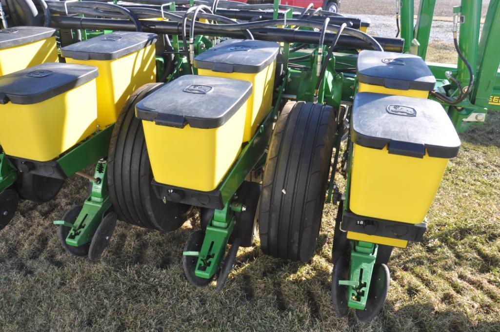 2013 John Deere 1770NT CCS 16 row 30" planter