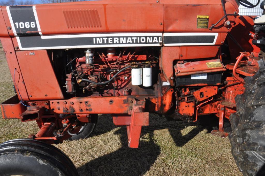 1975 International Harvester 1066 2wd tractor