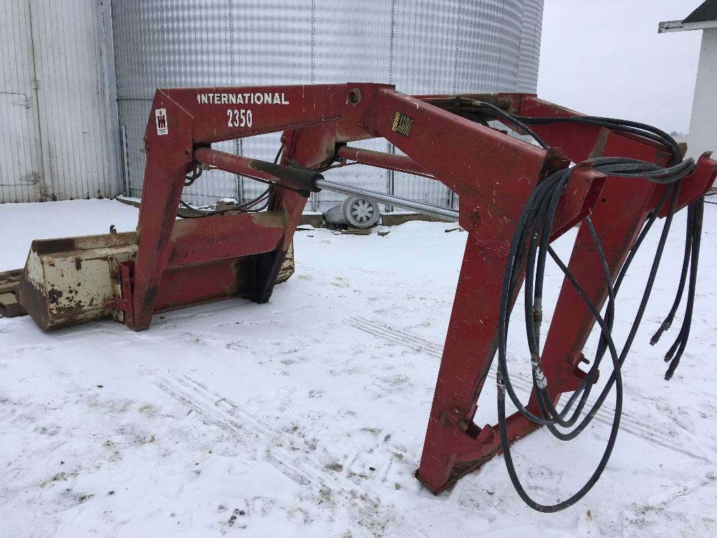 IH 2350 loader