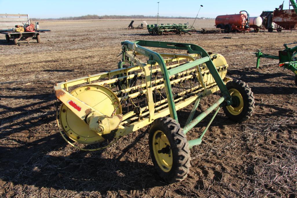 John Deere 670 5-bar hay rake