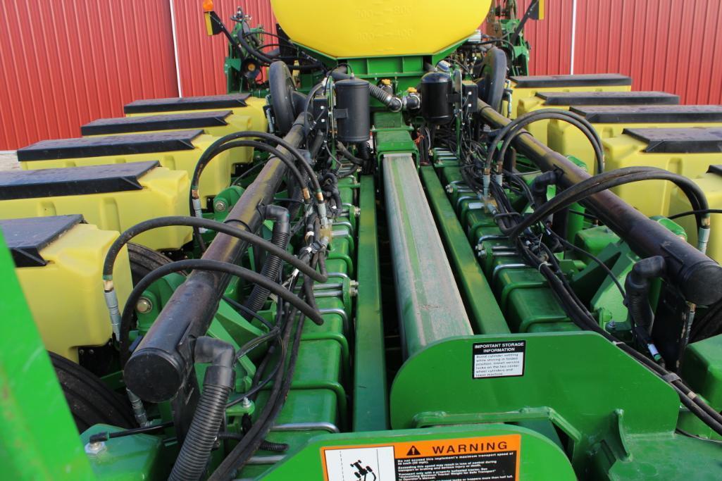 2012 John Deere 1770NT 16 row 30" planter