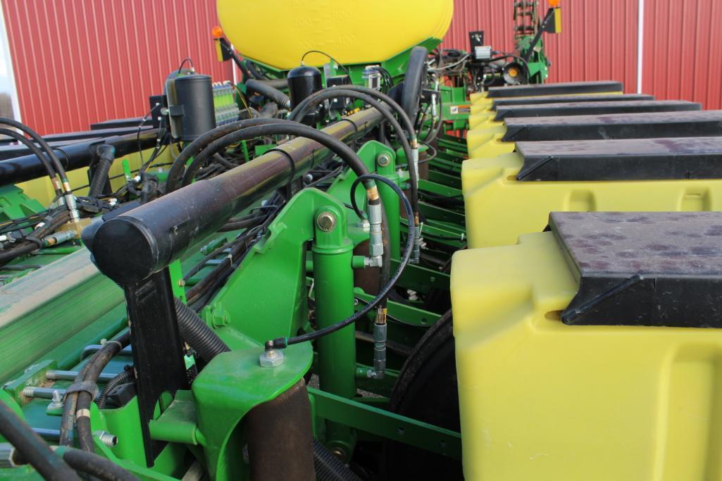 2012 John Deere 1770NT 16 row 30" planter