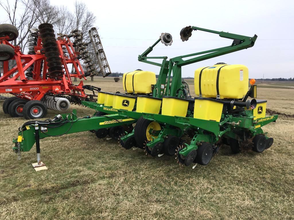 2011 John Deere 1760 12 row 30" planter