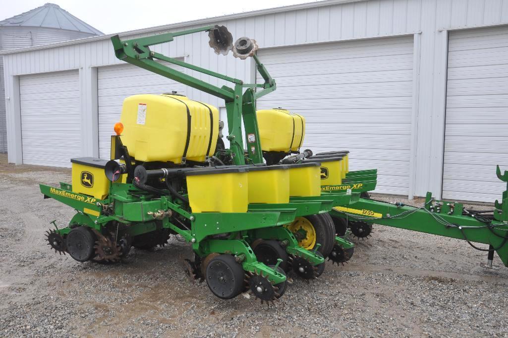 2011 John Deere 1760 12 row 30" planter