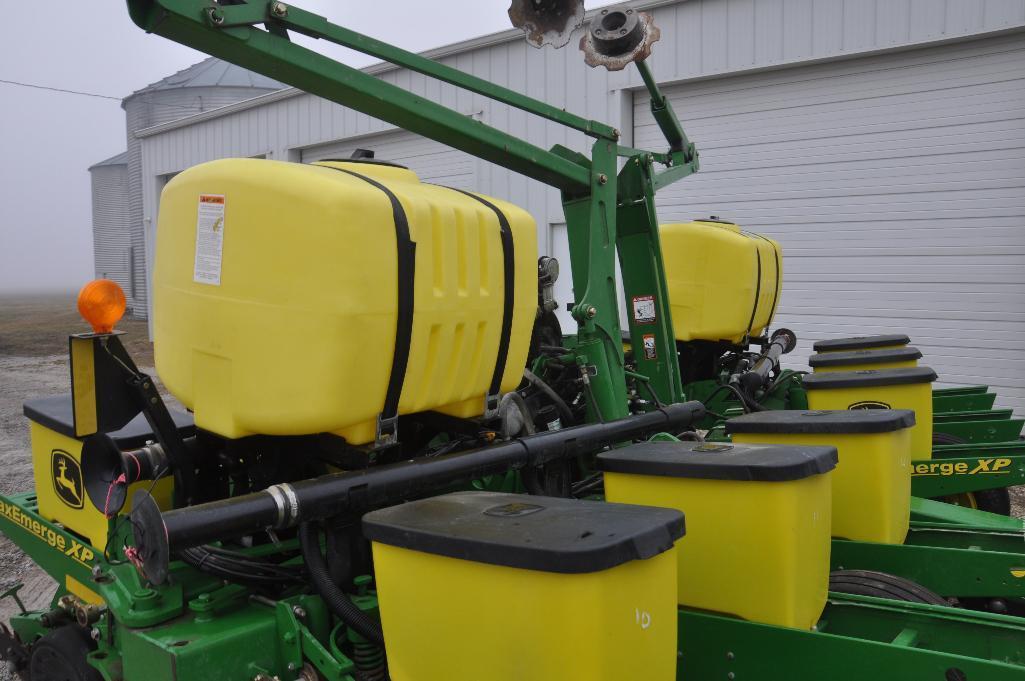 2011 John Deere 1760 12 row 30" planter