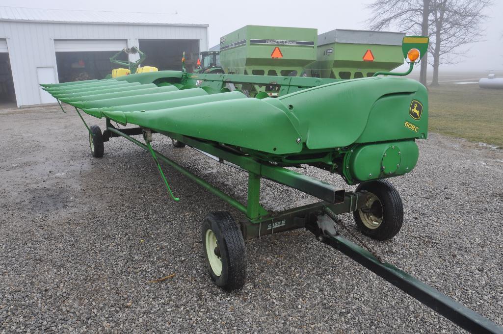 2013 John Deere 608C 8 row 30" corn head