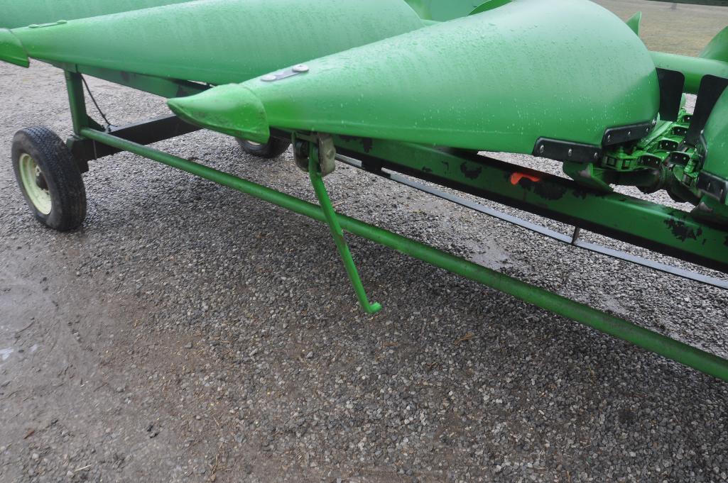 2013 John Deere 608C 8 row 30" corn head