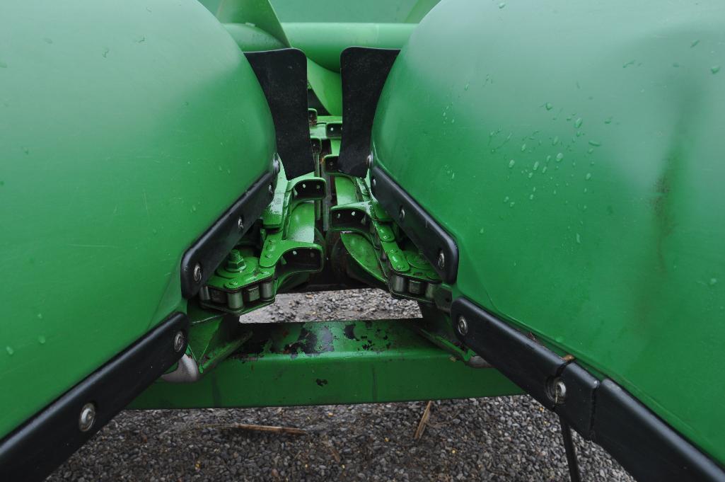 2013 John Deere 608C 8 row 30" corn head