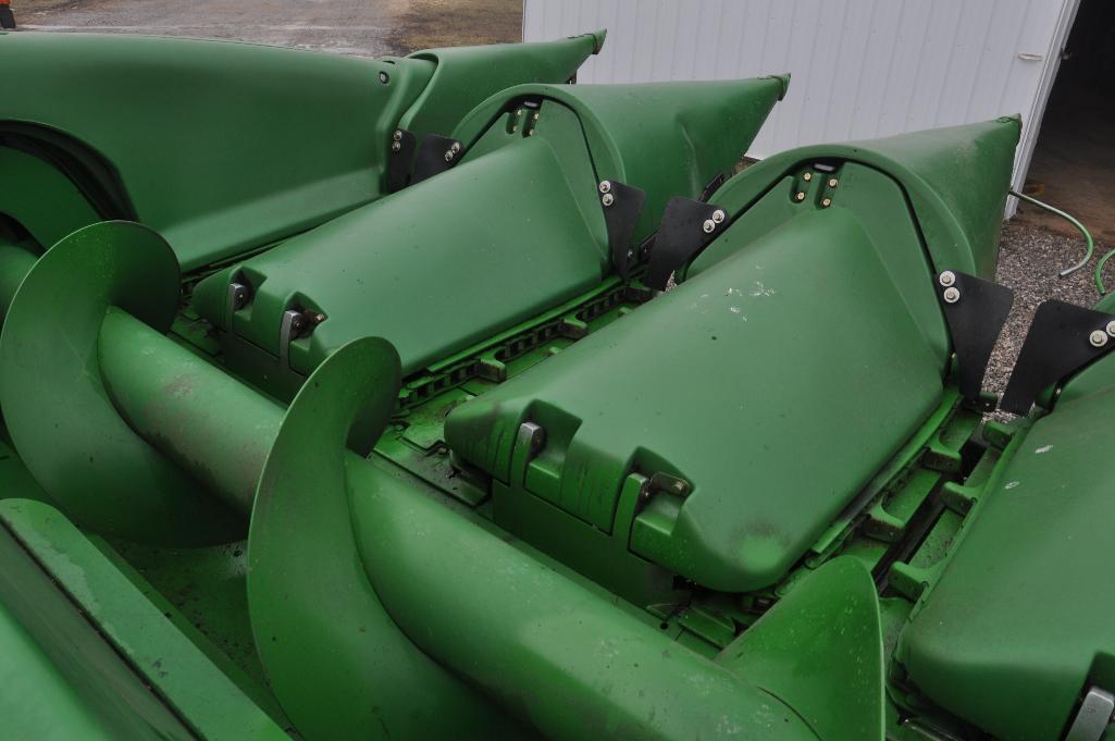 2013 John Deere 608C 8 row 30" corn head