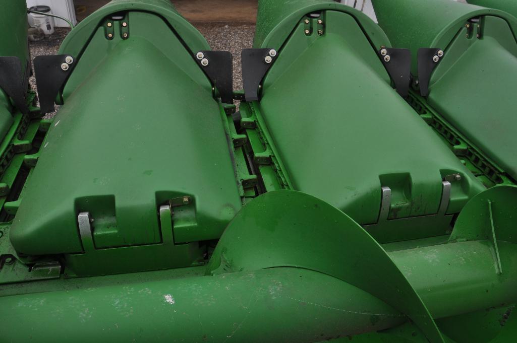 2013 John Deere 608C 8 row 30" corn head