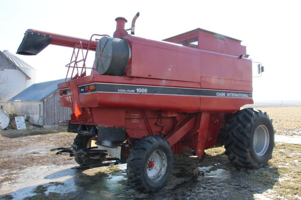 Case IH 1666 2wd combine