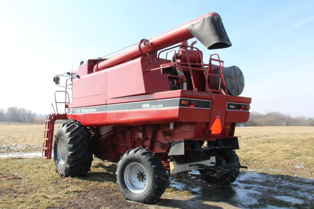 Case IH 1666 2wd combine