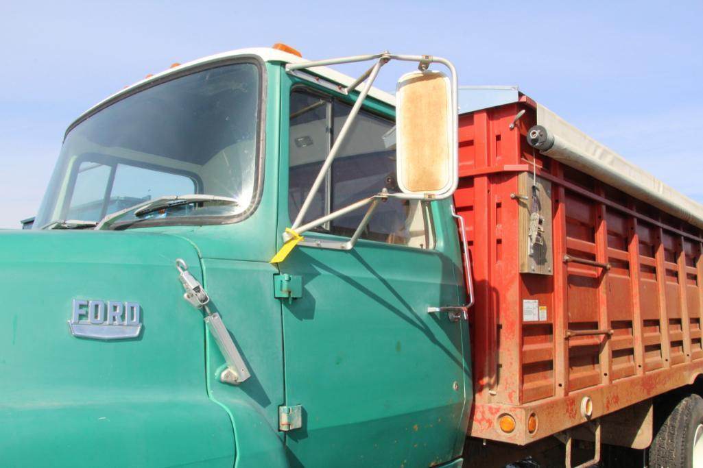 1977 Ford single axle grain truck