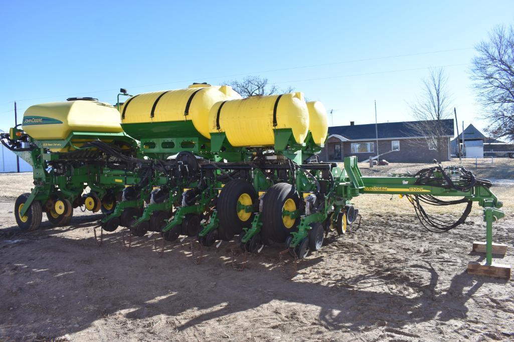 2014 John Deere 1770NT CCS 16 row 30" planter