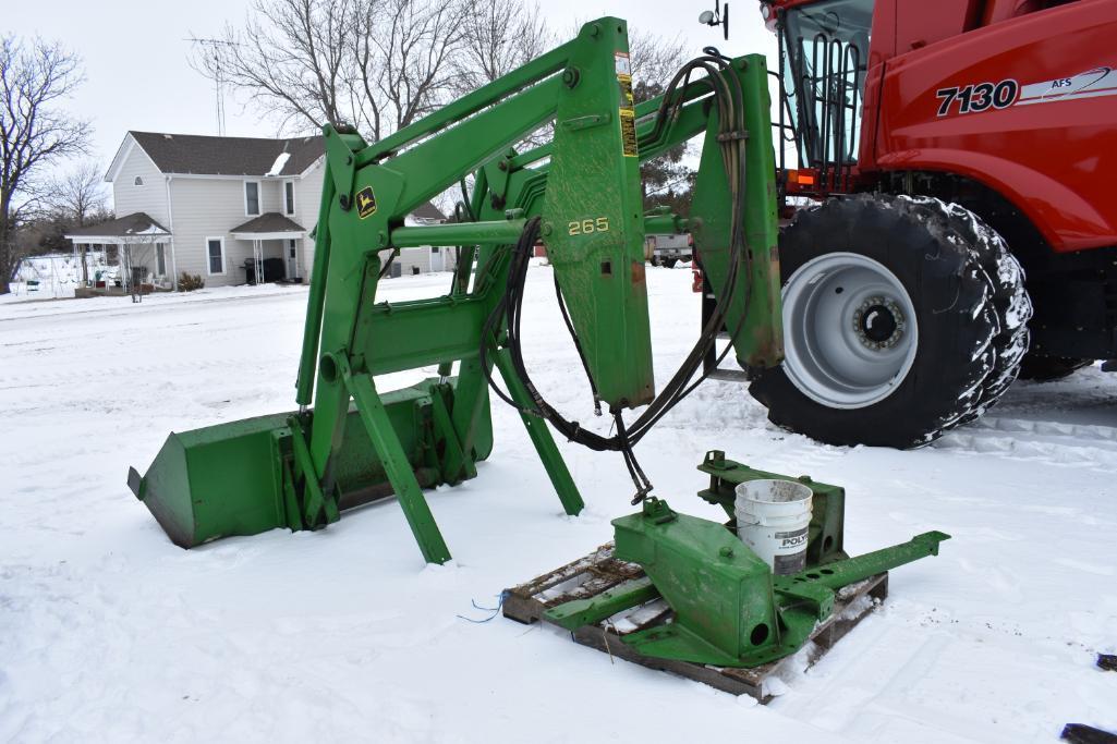 John Deere 265 self-leveling loader