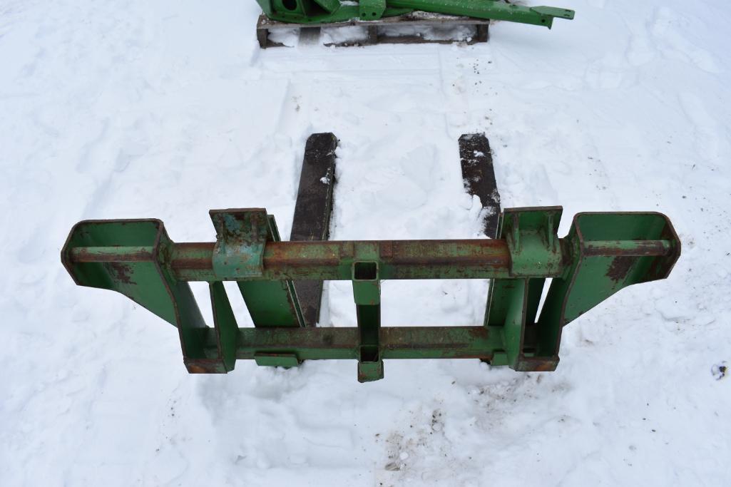 John Deere 265 self-leveling loader