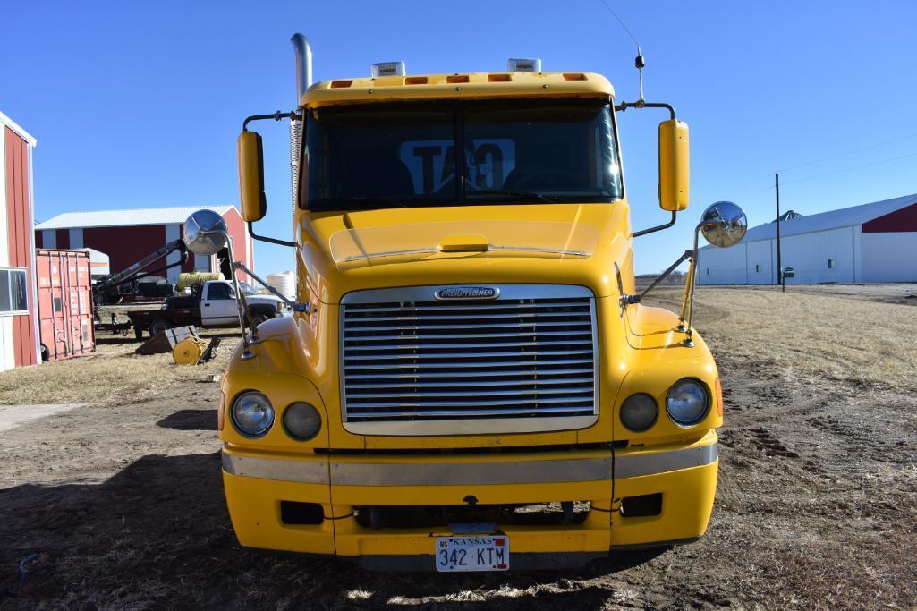 2002 Freightliner Century Class S/T day cab semi