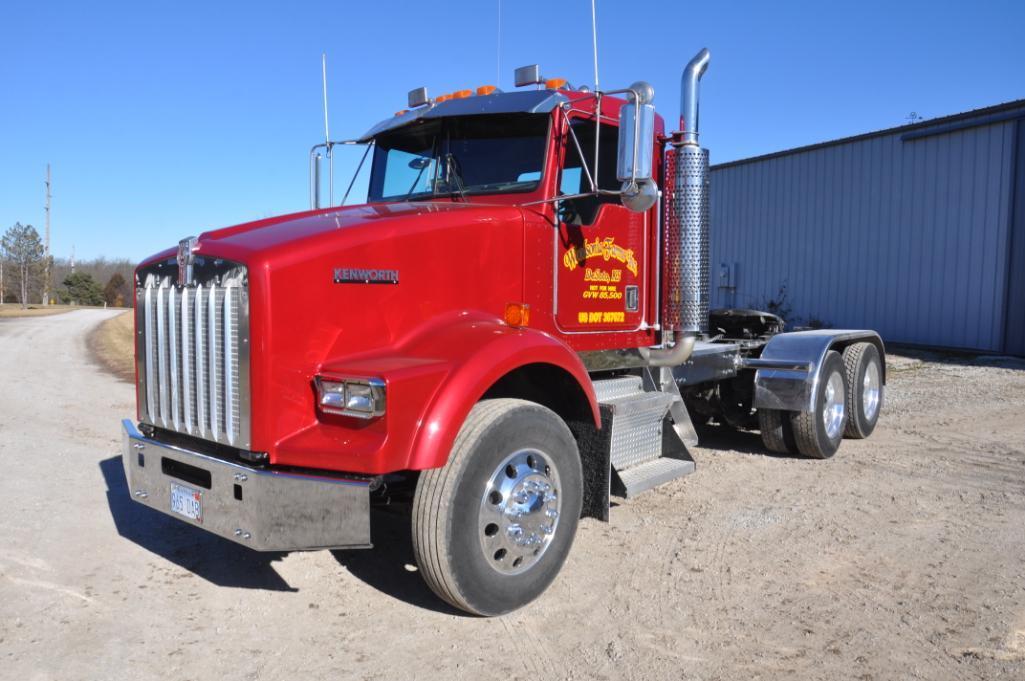 2000 Kenworth T8000 daycab truck